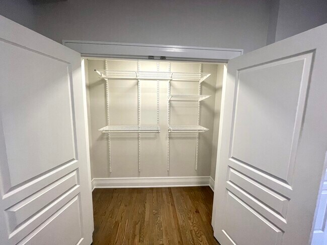 Foto del edificio - 2543 W Iowa St