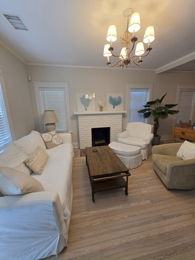 Building Photo - 429 Avenida Alegre