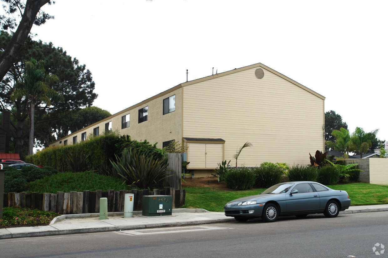 Building Photo - 1435 N Vulcan Ave
