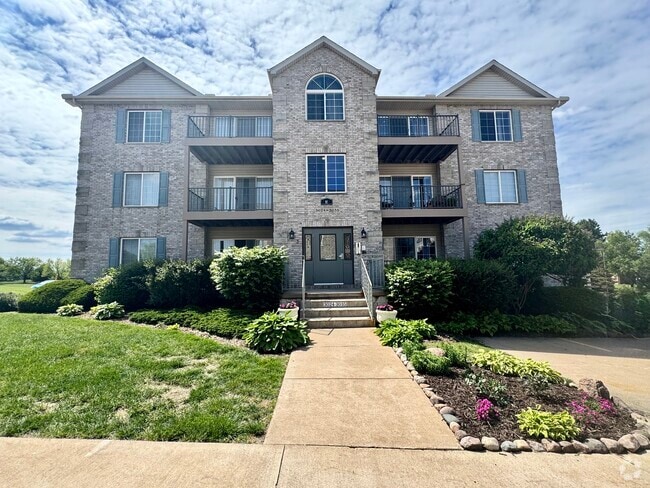 Building Photo - 3031 Holiday Ct