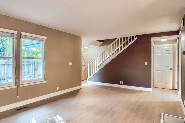 Building Photo - 8759 E Roundtree Ave
