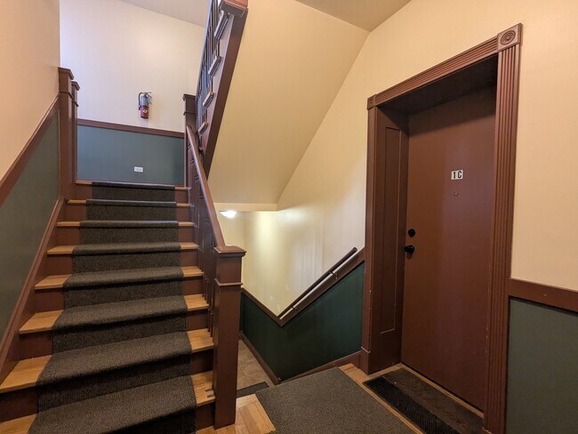 Foto del edificio - 6814 N Ashland Blvd