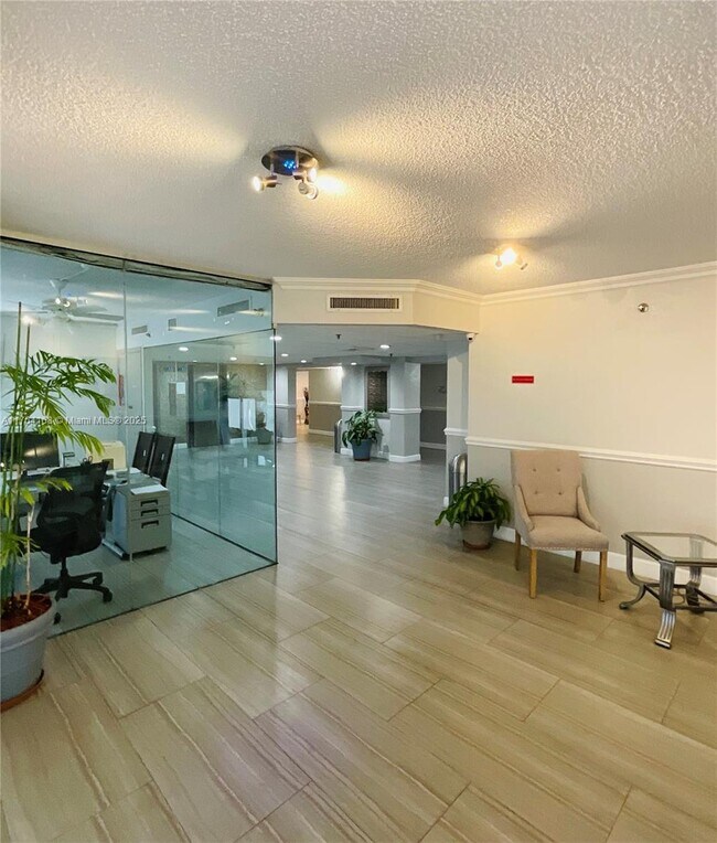 Foto del edificio - 901 Hillcrest Dr