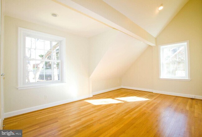 Building Photo - 3717 Fordham Rd NW