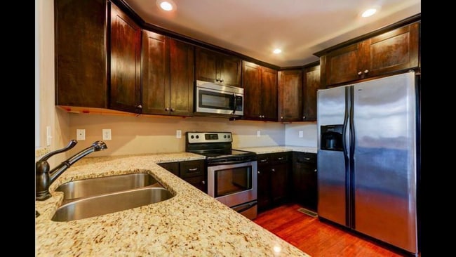 Building Photo - 6534 Kenton Ridge Cir
