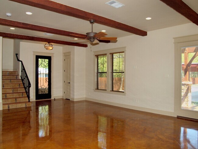 Building Photo - 5201 Leralynn St