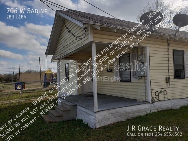 Building Photo - 706 W Sabine St