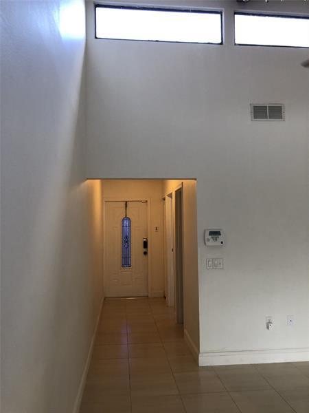 Foto del edificio - 9800 NW 16th Ct