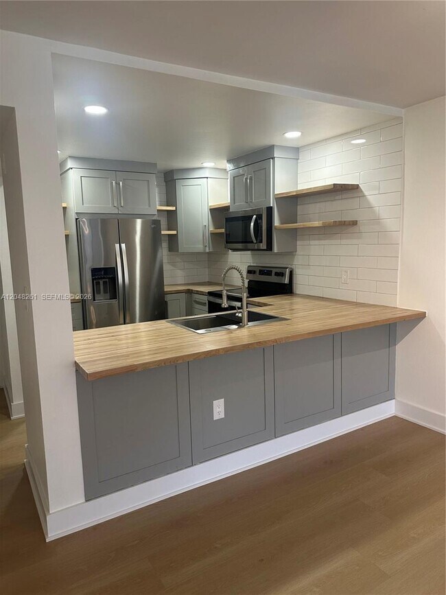 Foto del edificio - 10425 SW 112th Ave