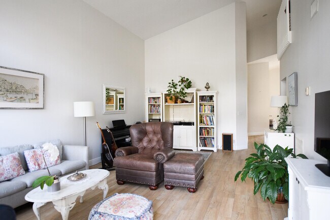 Foto del edificio - 3693 Miramontes Cir