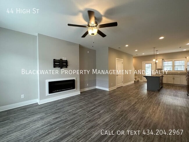 Building Photo - 2 Bedroom Townhouse in English Commons!