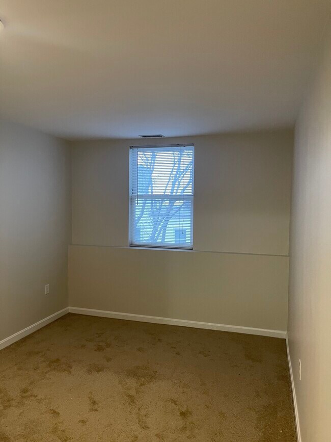 Building Photo - 218 Thorndike St
