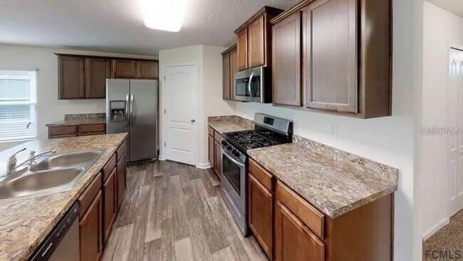 Foto del edificio - 115 Golfview Ct