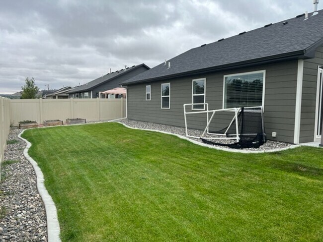 Foto del edificio - Beautiful West End Newer Home!
