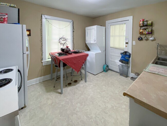 Foto del edificio - Adorable two-bedroom house on Stinson. Wal...