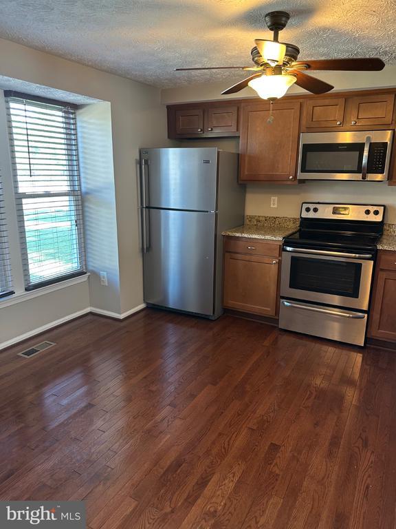 Foto del edificio - 15411 Norwalk Ct