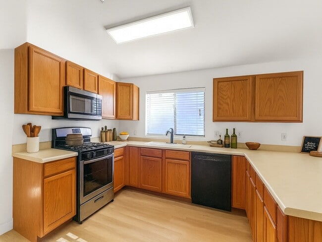 Building Photo - Comfortable 3-Bed, 2-Bath Home