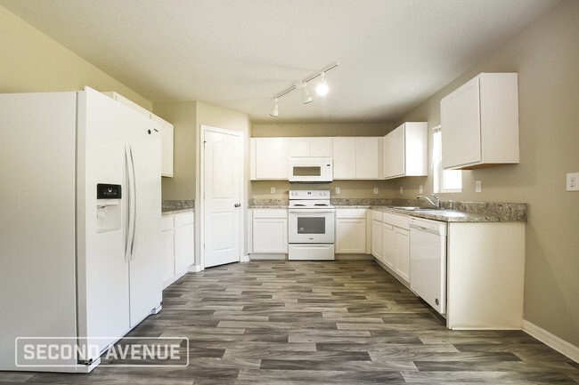 Building Photo - 208 Flounder Pl