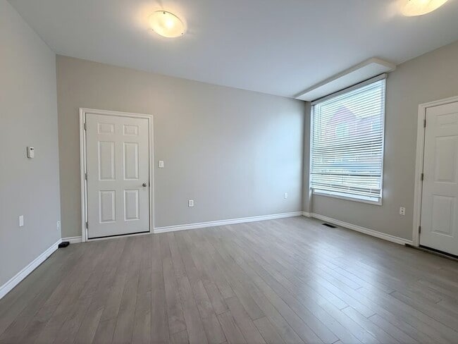 Building Photo - 105 Cheever St