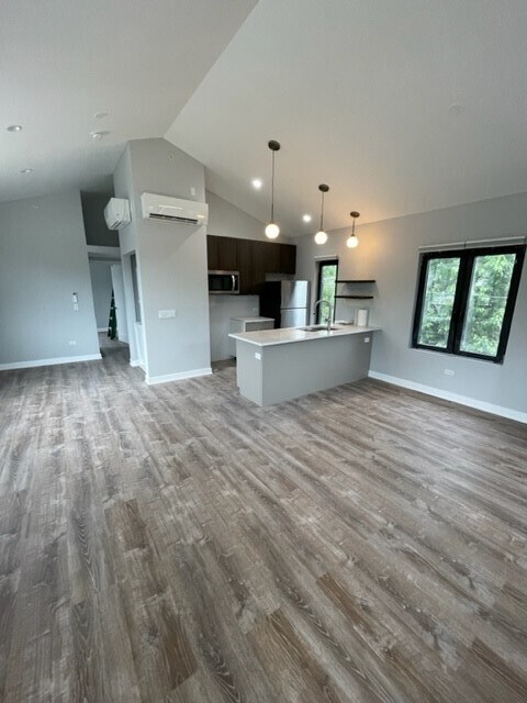 Foto del edificio - 1502 Fowler Ave