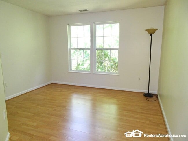 Foto del edificio - 7906 Valley Manor Rd