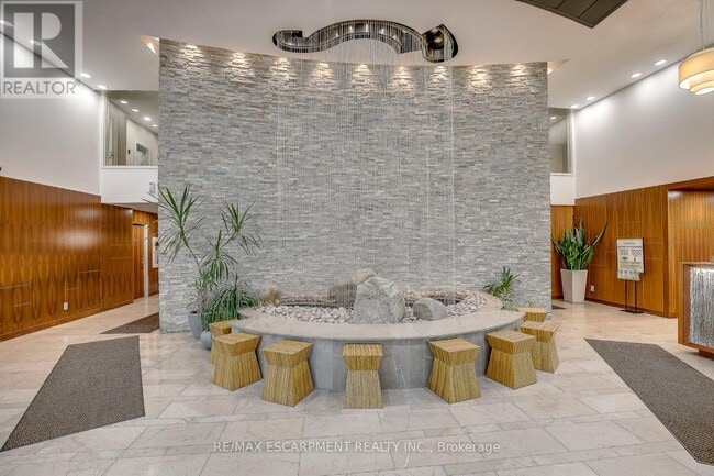 Building Photo - 225-3225 Webb Dr