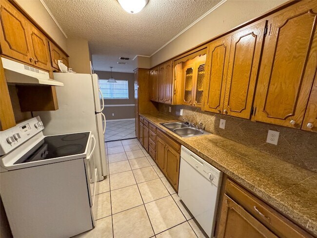 Foto del edificio - 1526 W Elm St