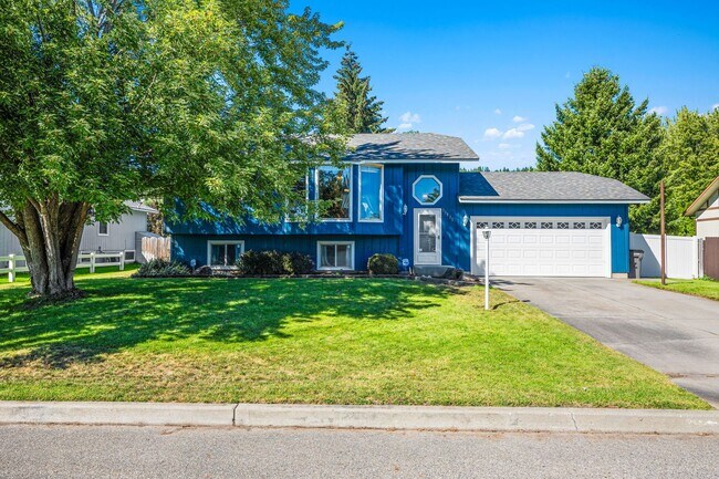 Building Photo - Spacious and Updated East Valley Split Lev...