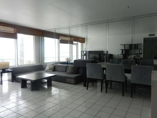 Building Photo - 1408 Brickell Bay Dr