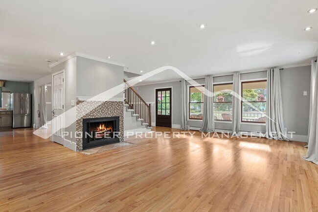Foto del edificio - Charming 2-Bedroom + Office in the Histori...