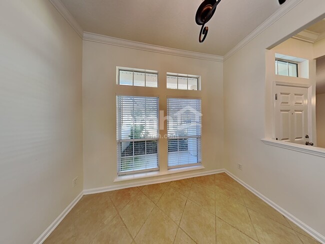 Foto del edificio - 304 W Silverthorn Ln