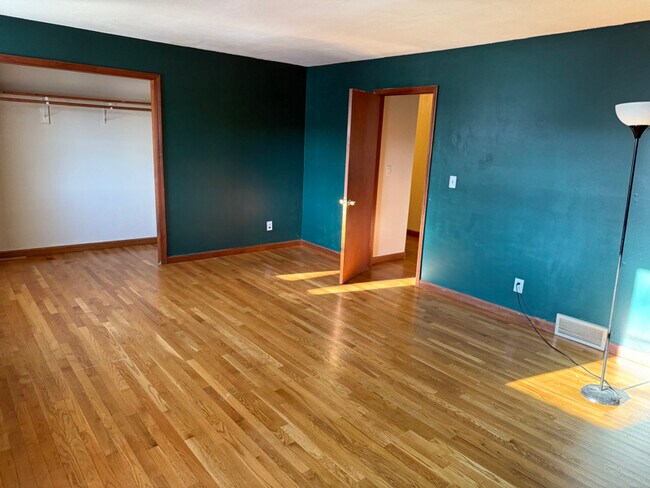 Foto del edificio - 7 Bryson Ave