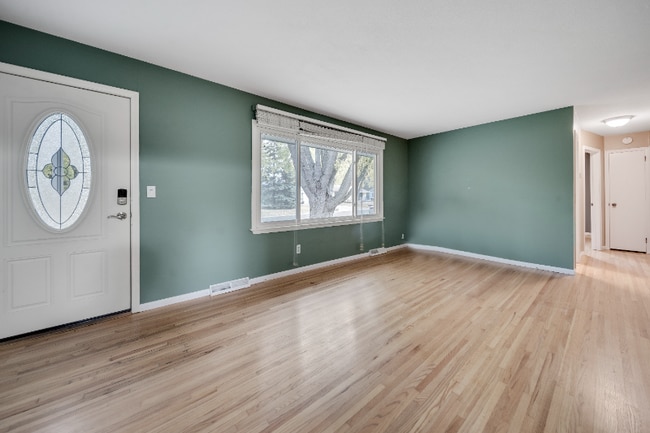 Building Photo - 6367 Zinnia Ln N