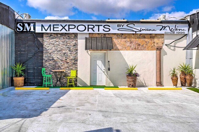 Foto del edificio - 3704 San Bernardo Ave