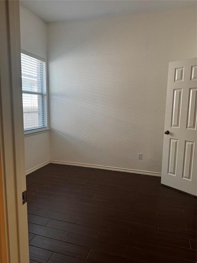 Building Photo - 304 Valona Loop