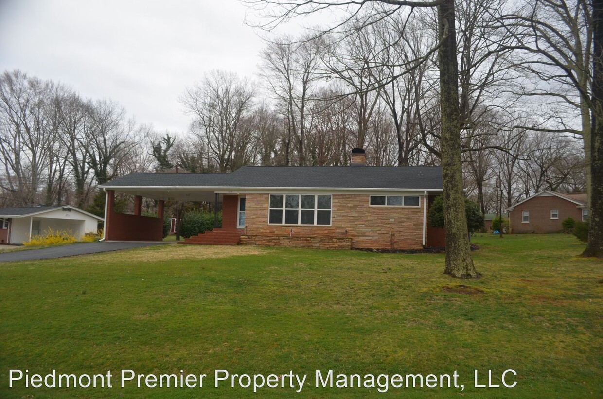 Primary Photo - 2 br, 2 bath House - 1215 Twin Oak Drive