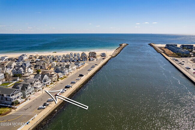 Foto del edificio - 556 W Riverside Dr