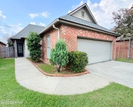 Building Photo - 125 Oakbend Dr