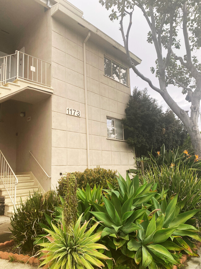 Foto del edificio - 1169 N Curson Ave