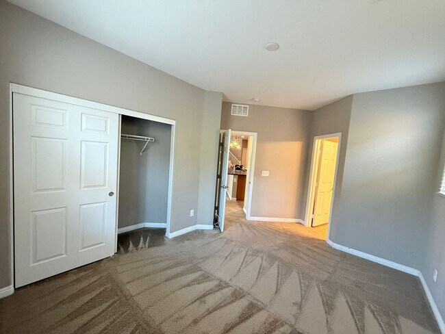 Building Photo - Beautiful home located in Summerlin North
