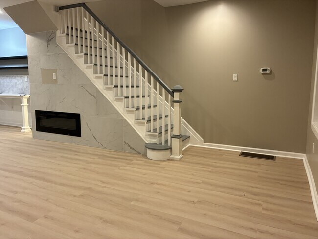 Foto del edificio - 6131 McMahon St