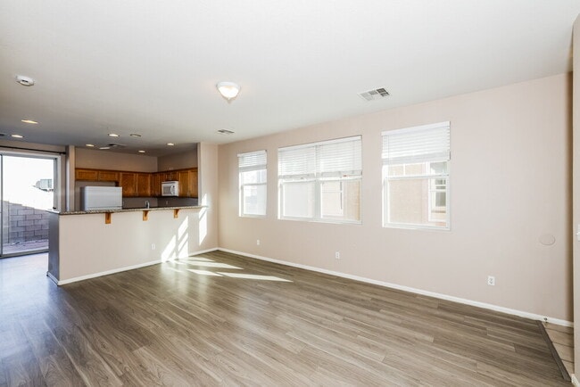 Foto del edificio - 548 Bayo Canyon Ct