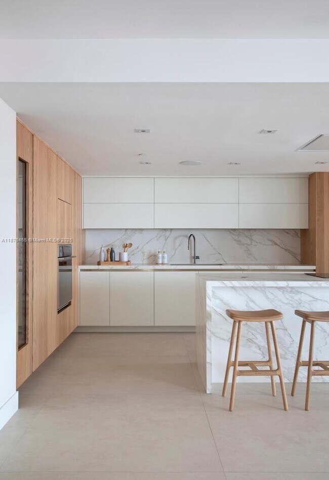 Foto del edificio - 1581 Brickell Ave