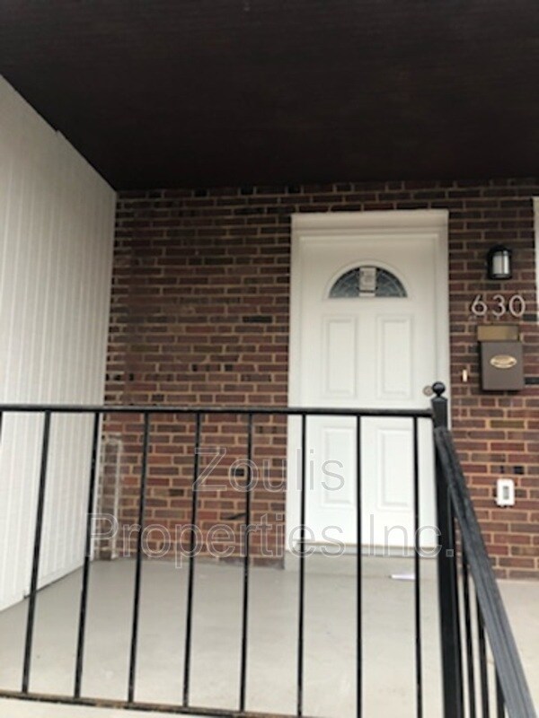 Building Photo - 630 Tolna Street