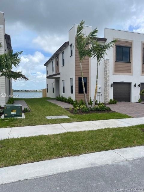 Foto principal - 20560 NE 5th Pl
