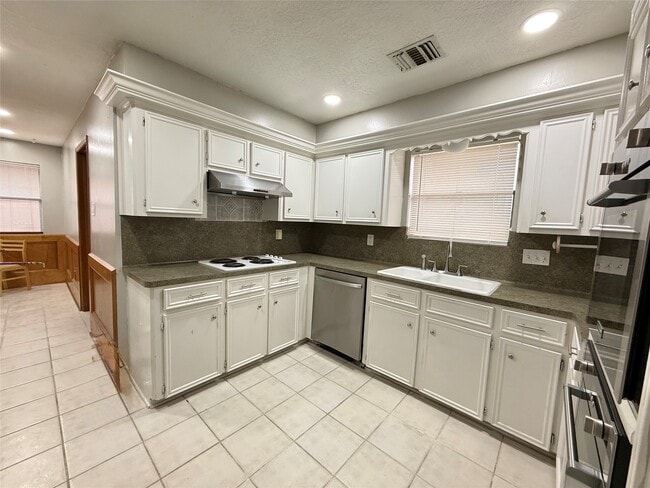 Building Photo - 9002 Sabastian Dr