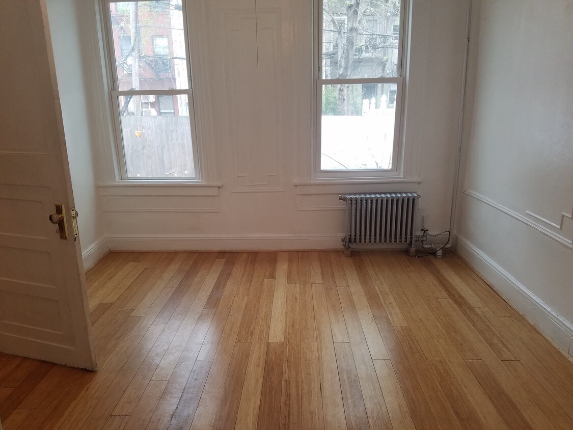Foto principal - 153 Prospect Ave