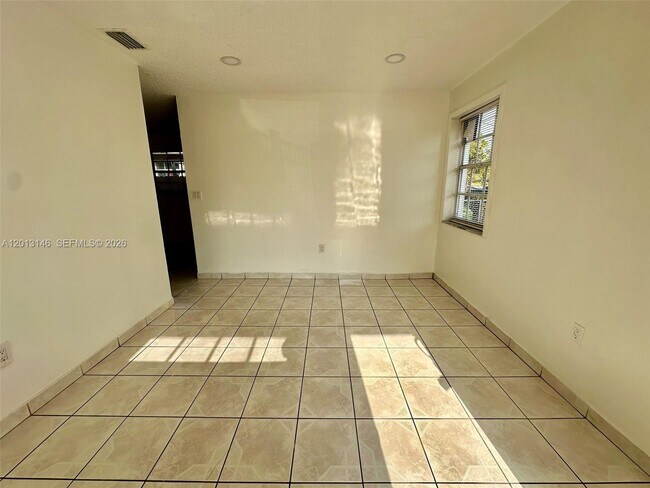 Foto del edificio - 666 W 17th St