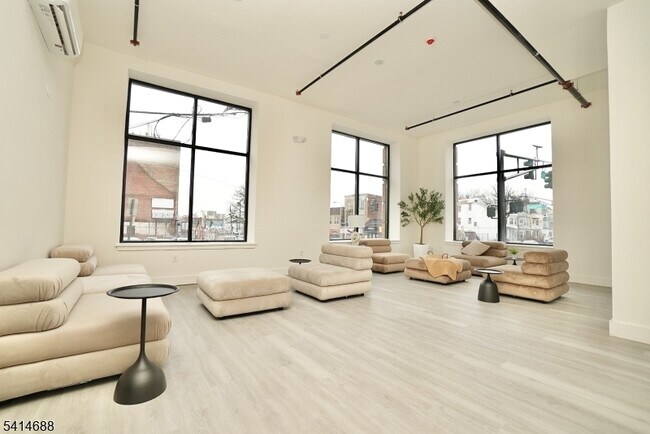 Foto del edificio - 536 Central Ave