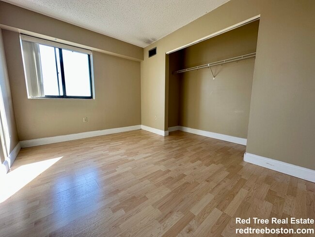 Building Photo - 15 N Beacon St